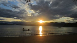 Atardecer en Playa Huina, Bahía Solano